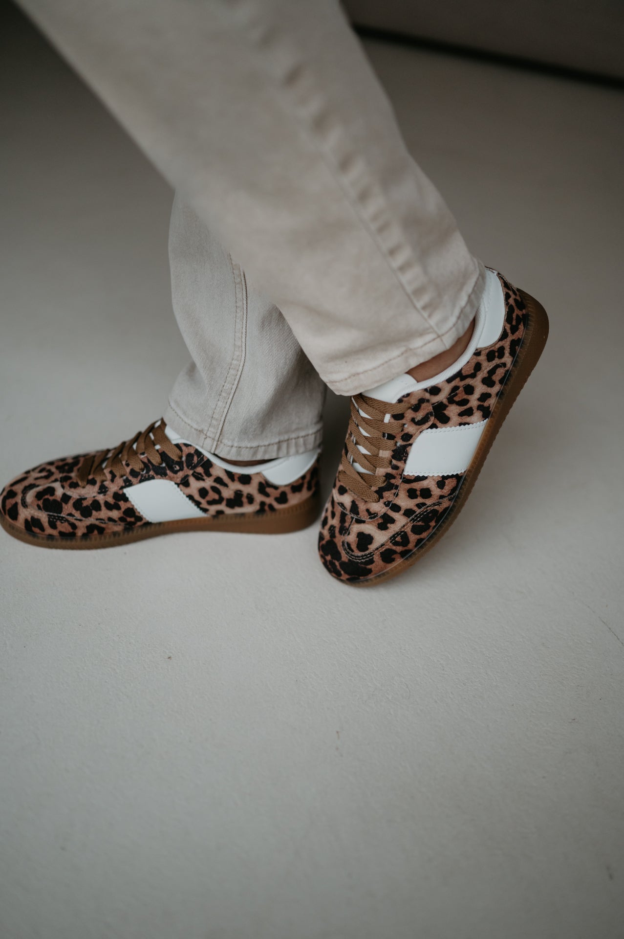 Luogo sneakers I Leopard - Wild Souls by JV® - Sneakers